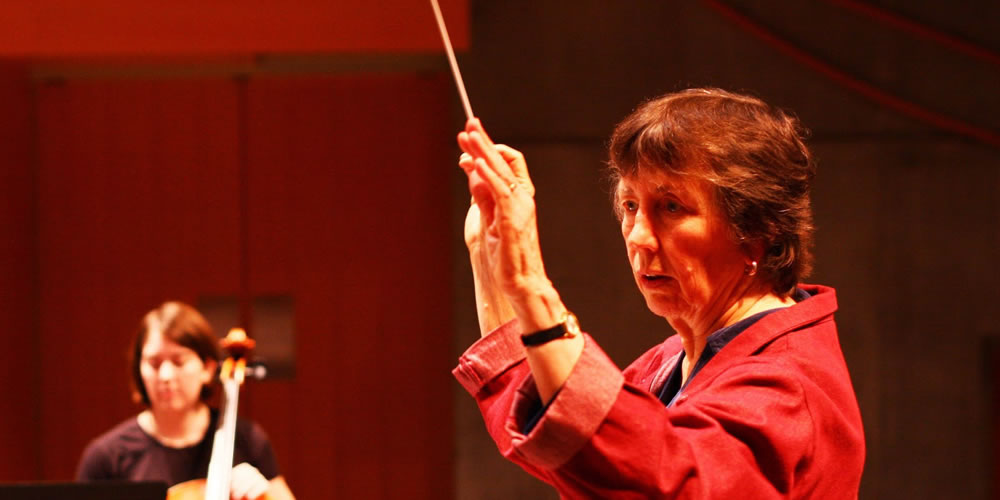 Joan Tower conducting