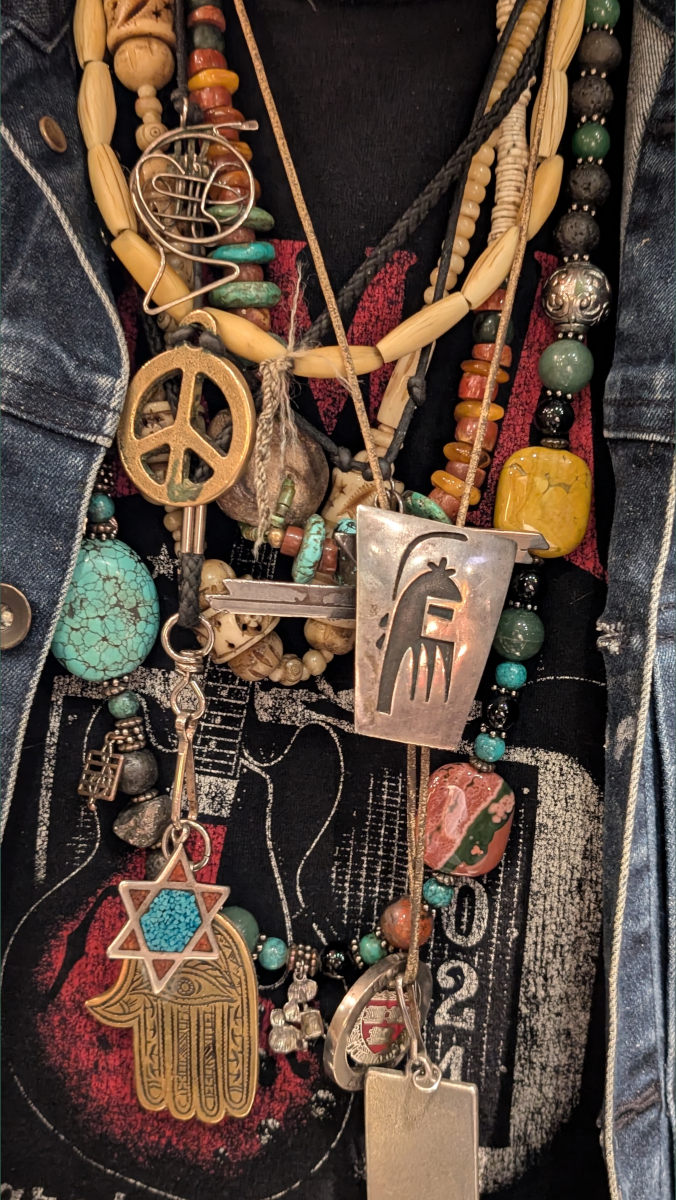 David Amram, Artist Emeritus, sports his customary chains of office (Liz Thomson) 