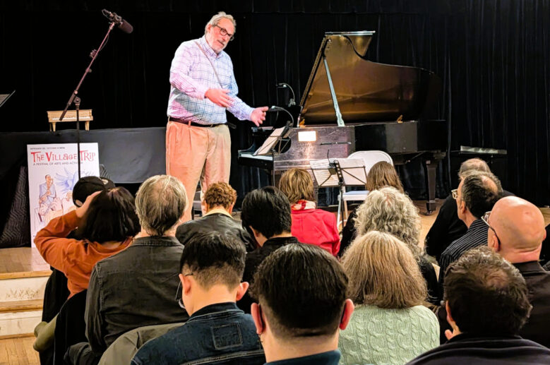 20 William Anderson introducing his trio 25 Decades (Liz Thomson)