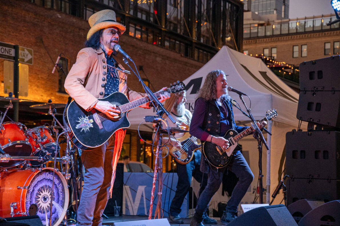 42 The Slambovian Circus of Dreams close out their set in Gansevoort Plaza (Rob Helman)