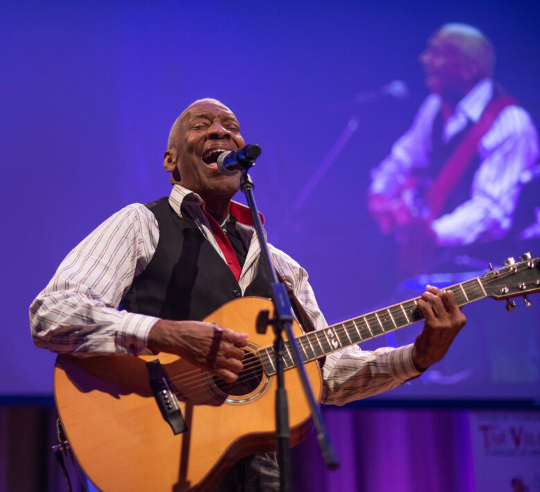 50 Reggie Harris at the Greenwich Village Folk Festival (Rob Helman)